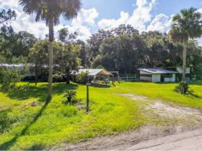 Home For Sale in Geneva, Florida