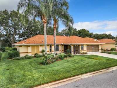 Home For Sale in Leesburg, Florida