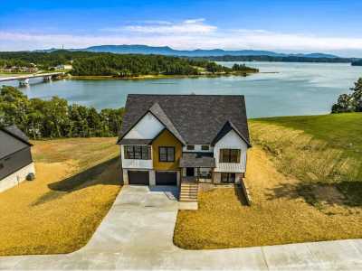 Home For Sale in Dandridge, Tennessee