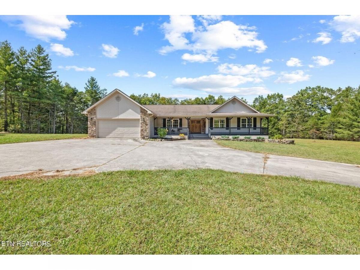 Picture of Home For Sale in Crossville, Tennessee, United States