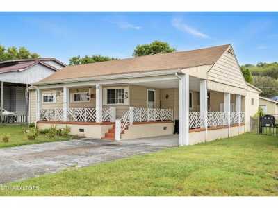 Home For Sale in Lenoir City, Tennessee