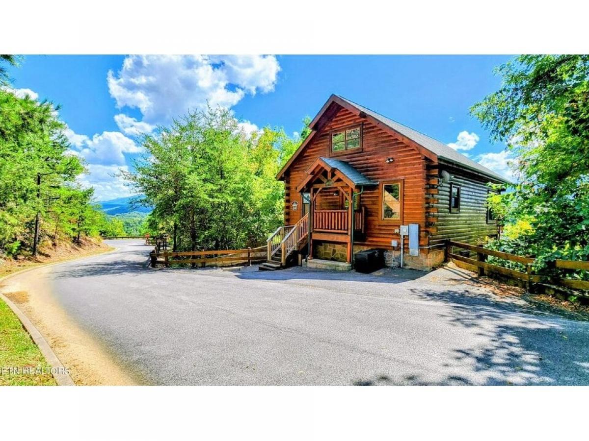 Picture of Home For Sale in Sevierville, Tennessee, United States