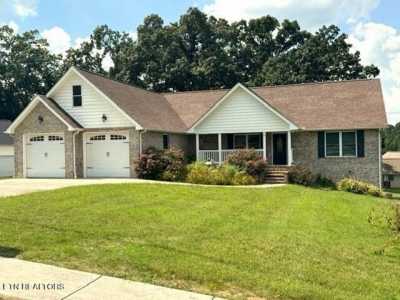 Home For Sale in Dandridge, Tennessee