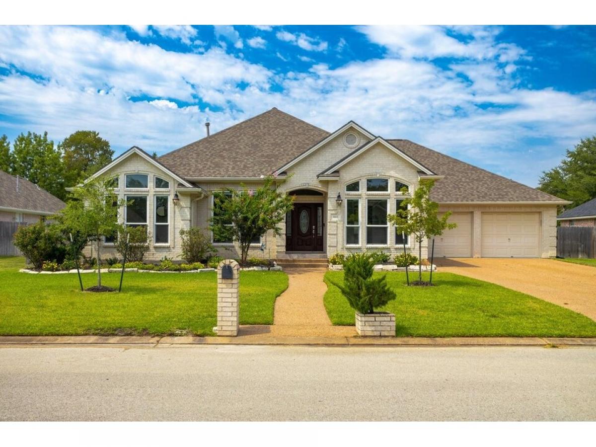 Picture of Home For Sale in College Station, Texas, United States