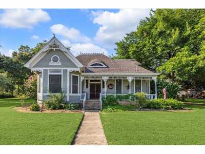 Home For Sale in Schulenburg, Texas