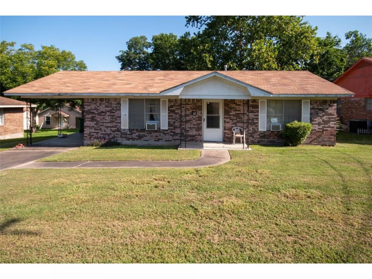 Picture of Home For Sale in Brenham, Texas, United States