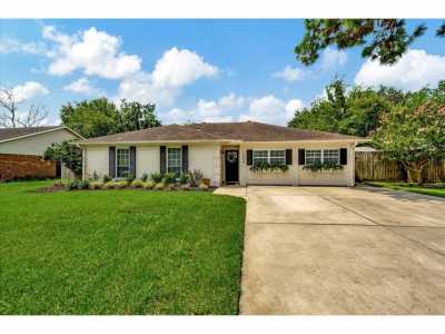 Home For Sale in Friendswood, Texas