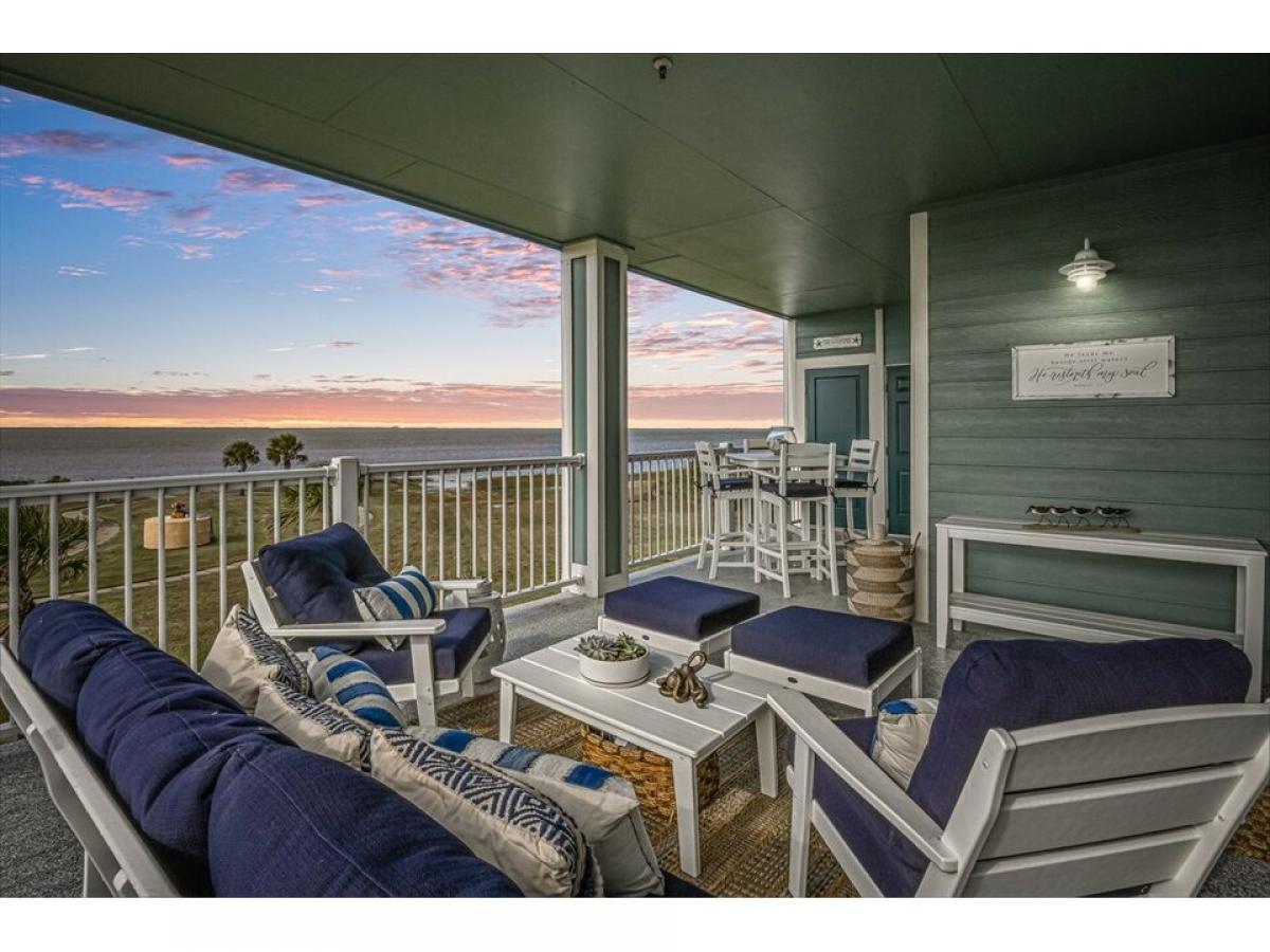 Picture of Home For Sale in Galveston, Texas, United States