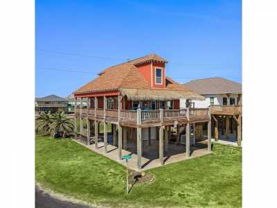 Home For Sale in Crystal Beach, Texas