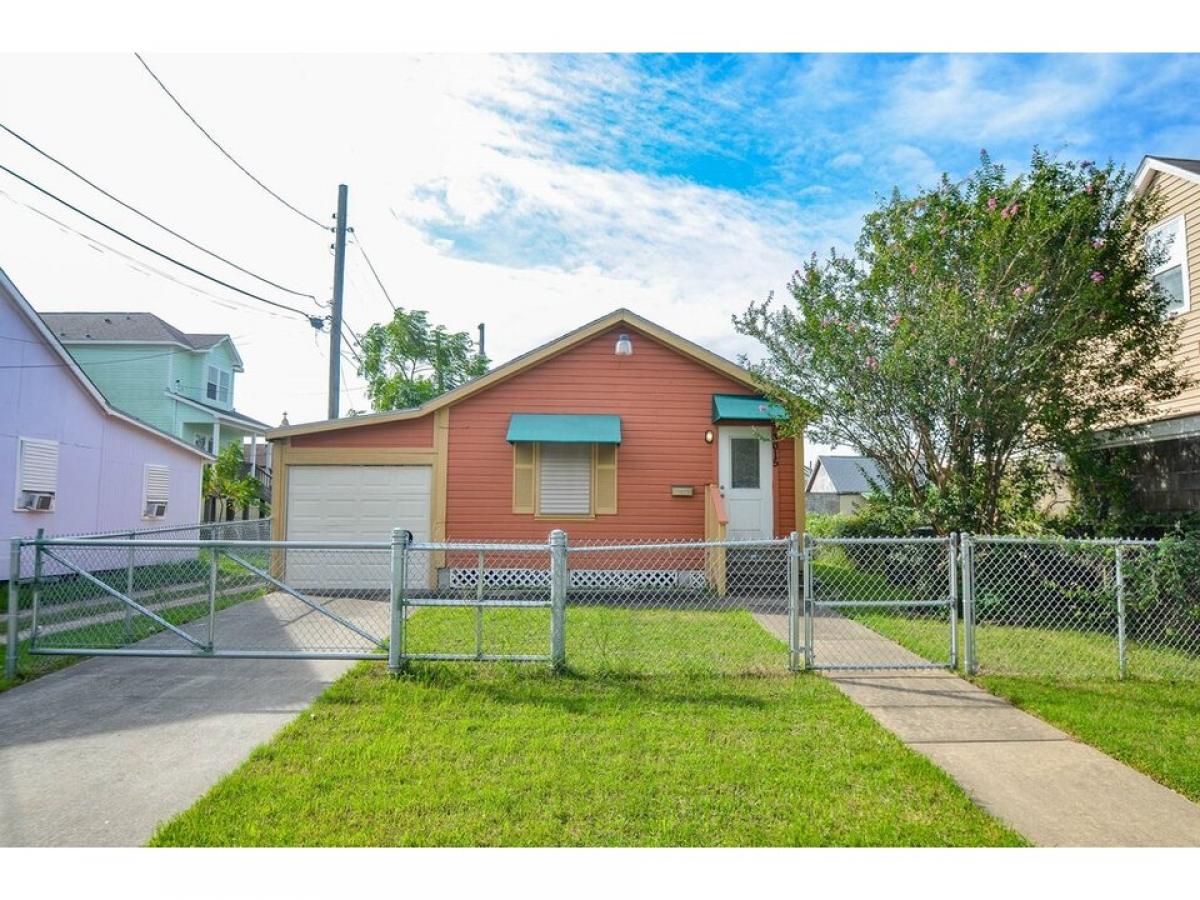 Picture of Home For Sale in Galveston, Texas, United States