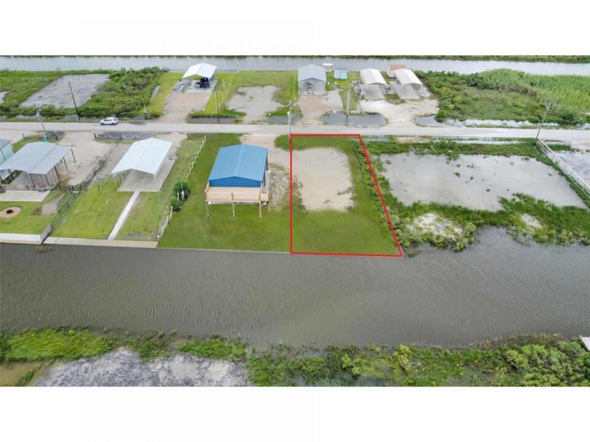 Picture of Residential Land For Sale in Gilchrist, Texas, United States