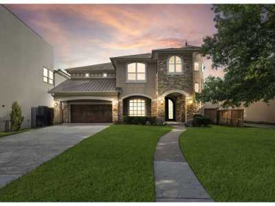 Home For Sale in Bellaire, Texas