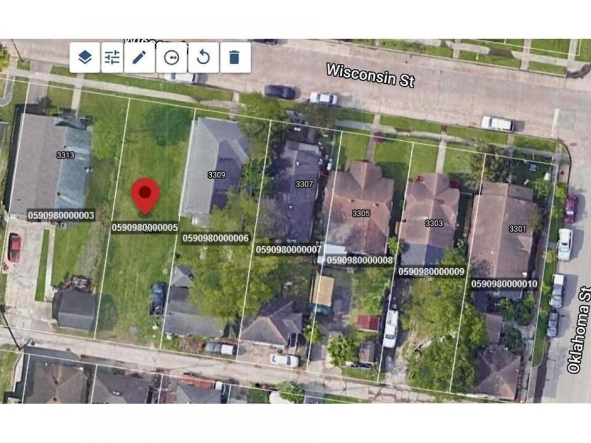 Picture of Residential Land For Sale in Baytown, Texas, United States