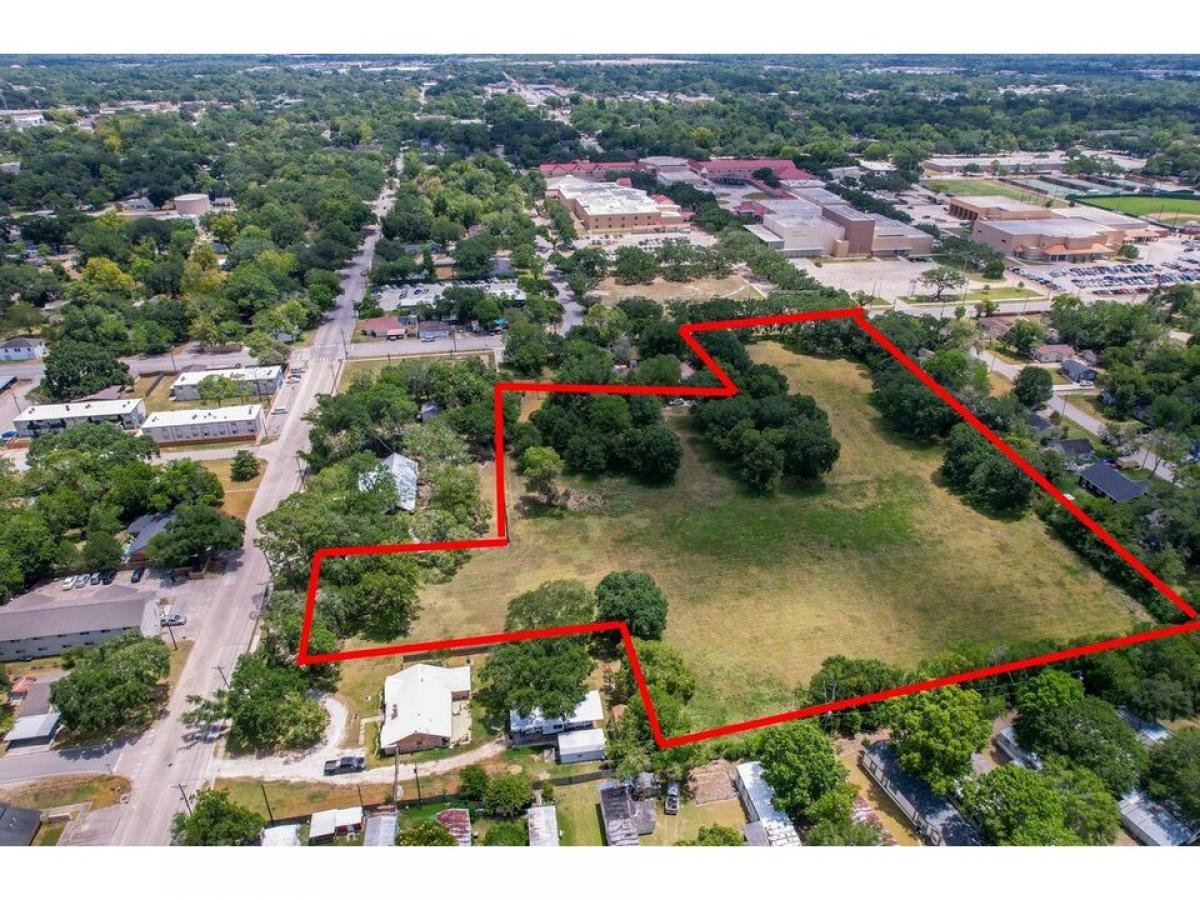 Picture of Residential Land For Sale in Alvin, Texas, United States