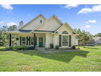 Home For Sale in Montgomery, Texas