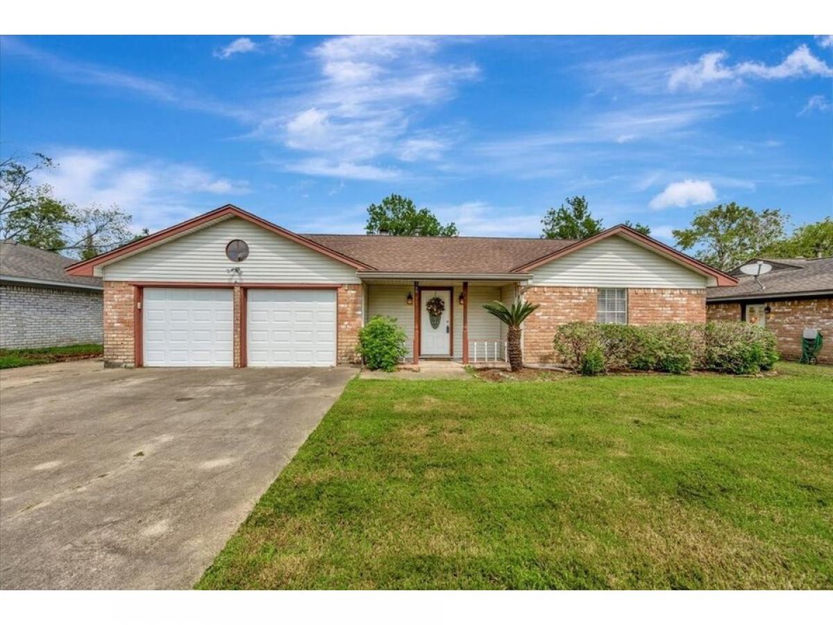 Picture of Home For Sale in Lake Jackson, Texas, United States