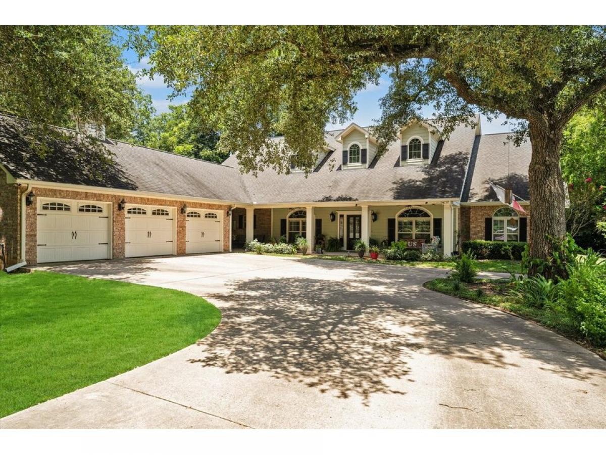 Picture of Home For Sale in Tomball, Texas, United States