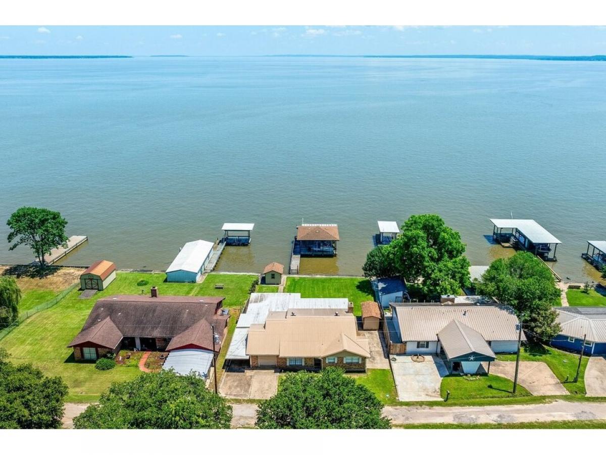 Picture of Home For Sale in Point Blank, Texas, United States