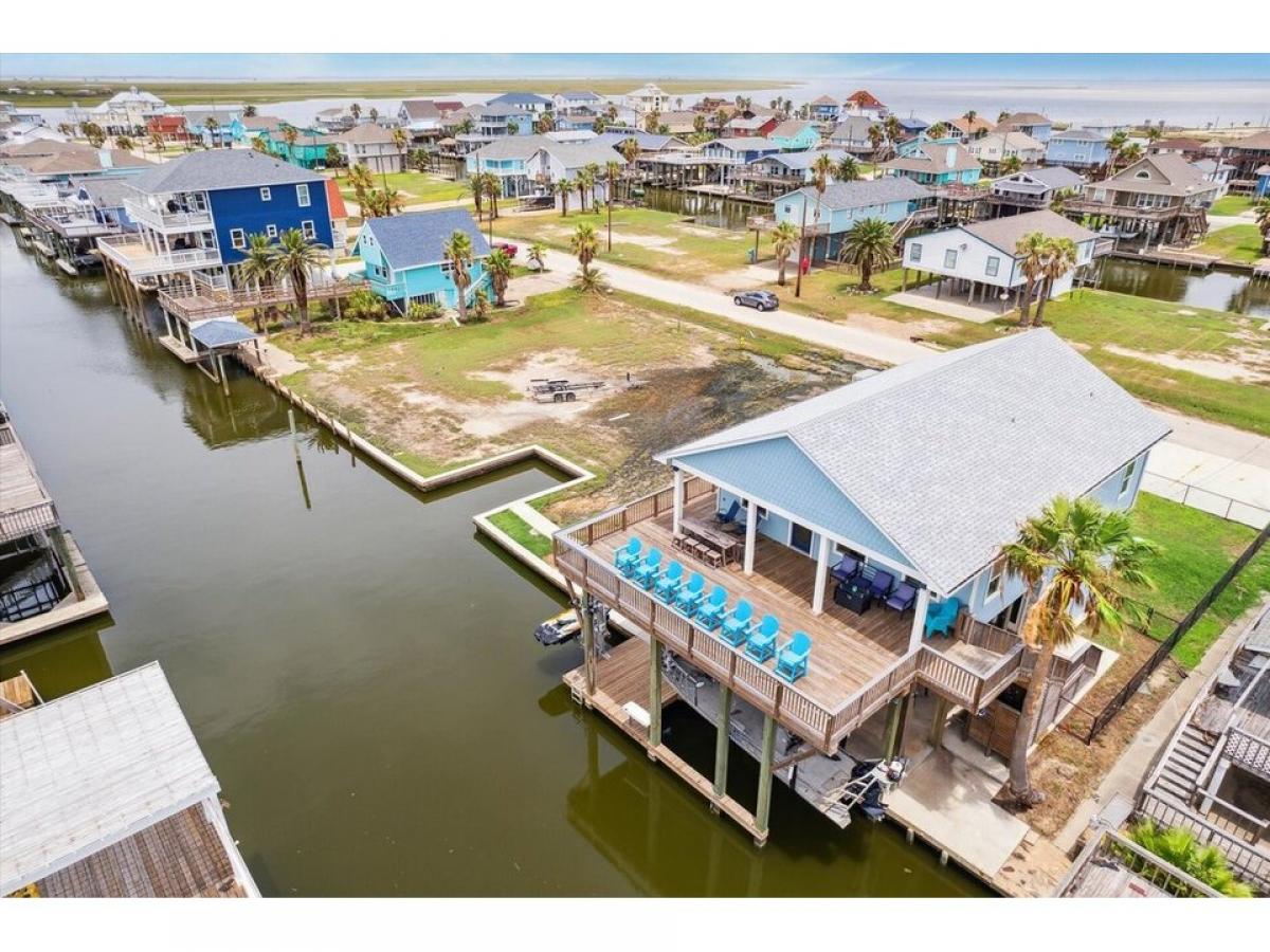 Picture of Home For Sale in Freeport, Texas, United States