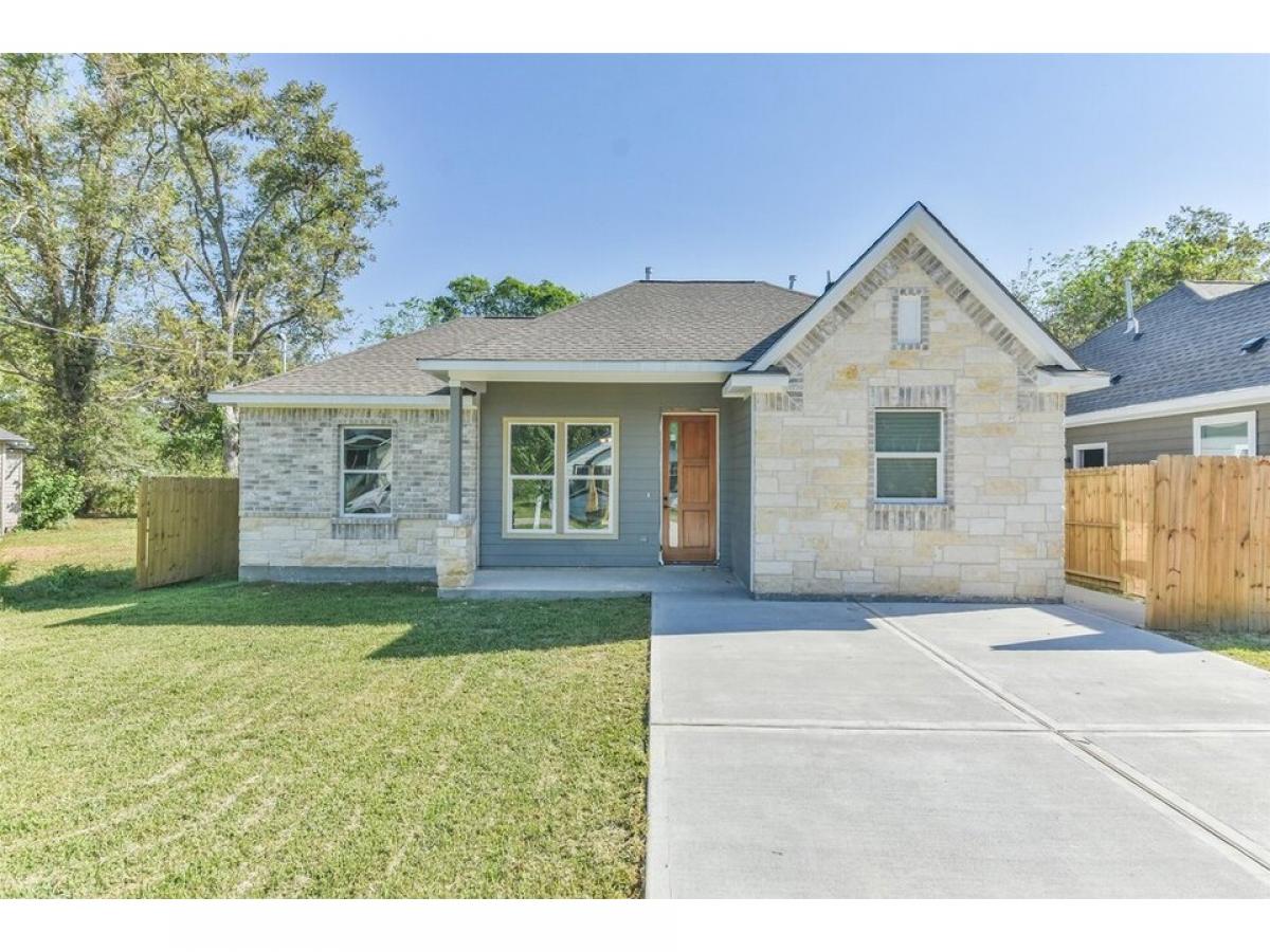 Picture of Home For Sale in Dayton, Texas, United States