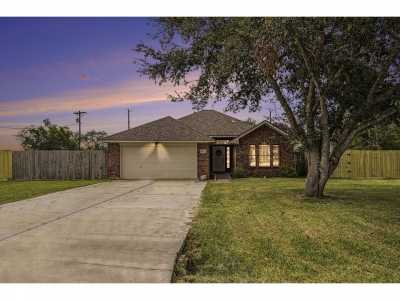 Home For Sale in Alvin, Texas