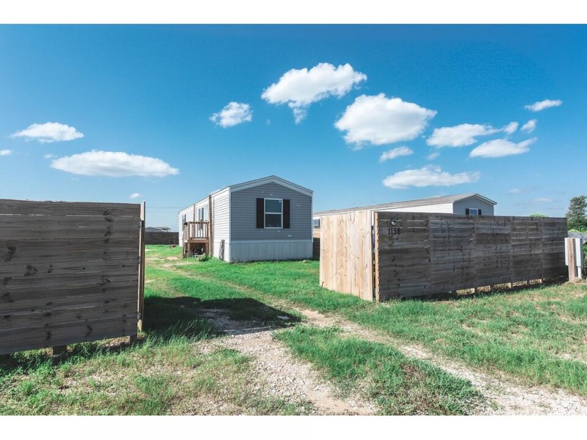 Picture of Home For Sale in Cleveland, Texas, United States