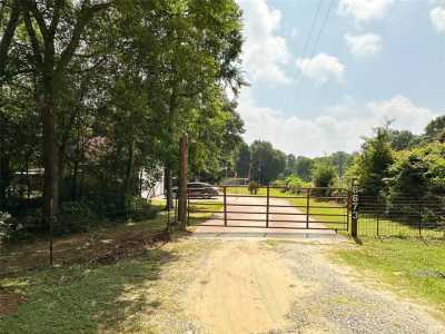 Home For Sale in Plantersville, Texas