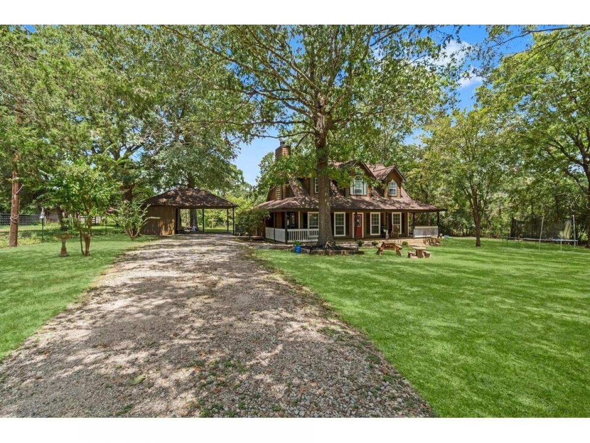 Picture of Home For Sale in Montgomery, Texas, United States