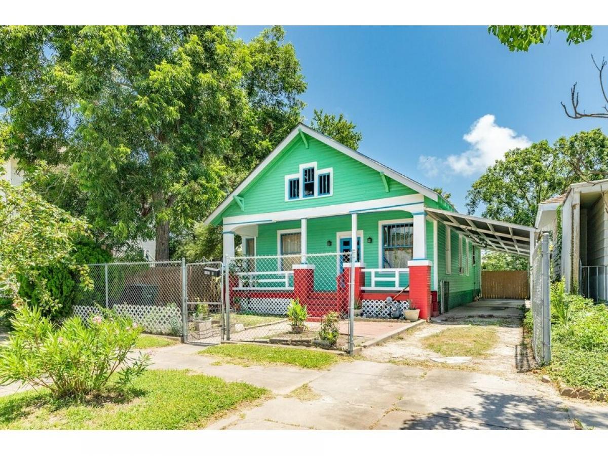 Picture of Home For Sale in Galveston, Texas, United States