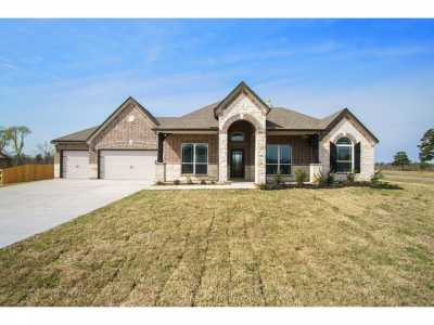 Home For Sale in Willis, Texas