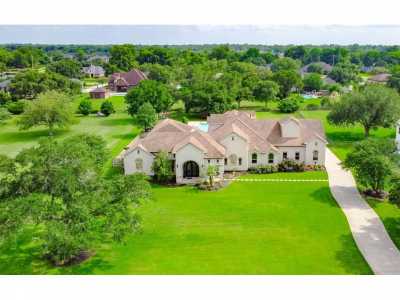 Home For Sale in Fulshear, Texas