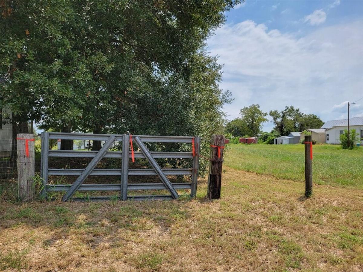 Picture of Home For Sale in Kenney, Texas, United States