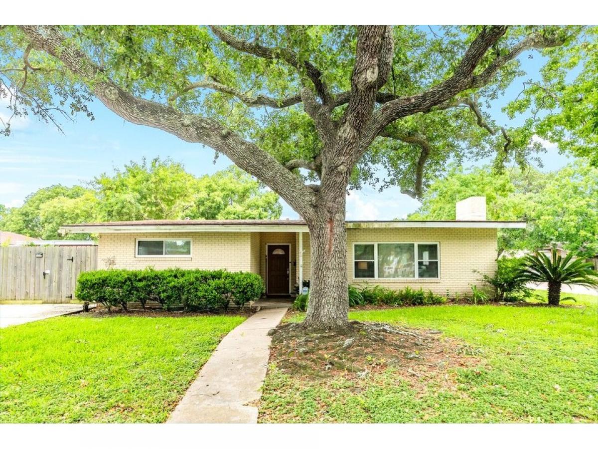 Picture of Home For Sale in Galveston, Texas, United States