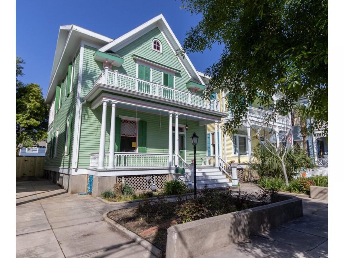 Picture of Home For Sale in Galveston, Texas, United States