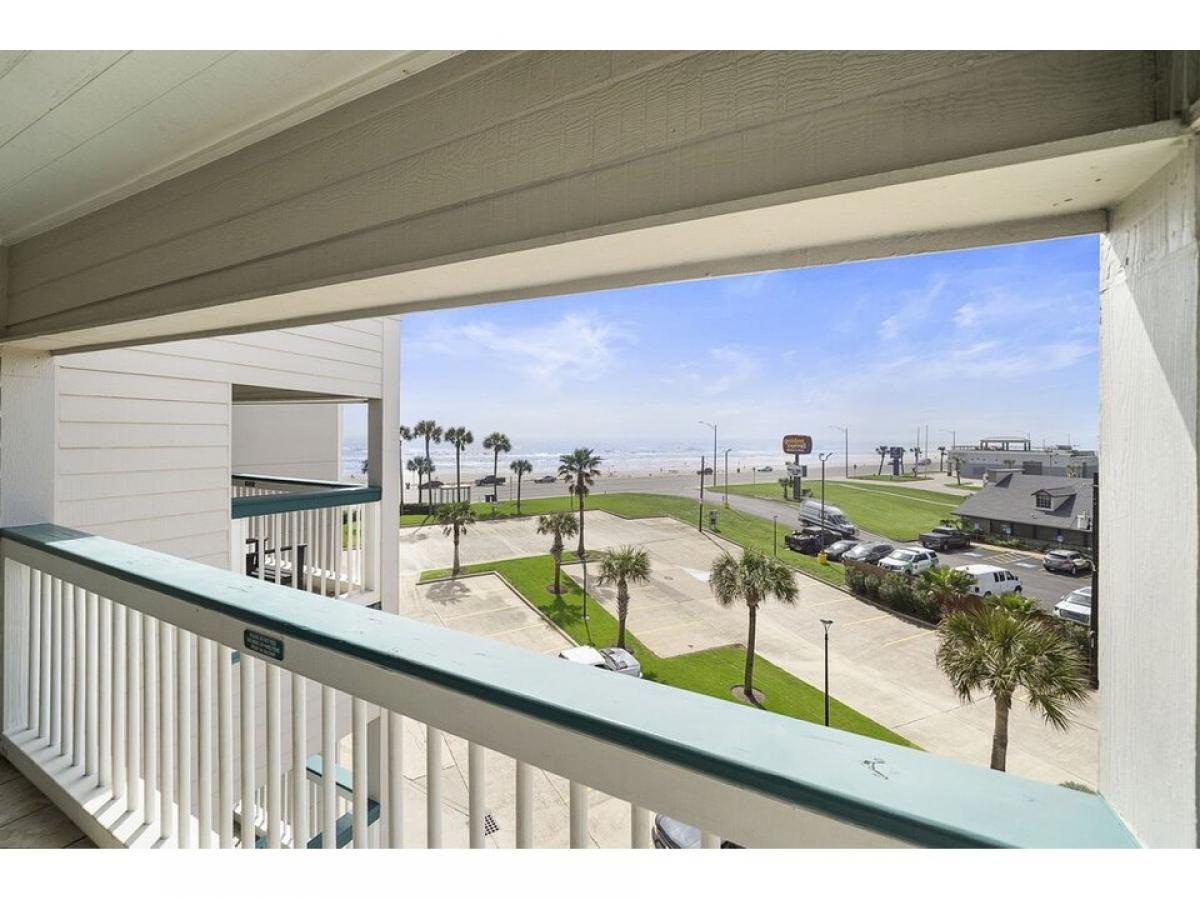 Picture of Home For Sale in Galveston, Texas, United States