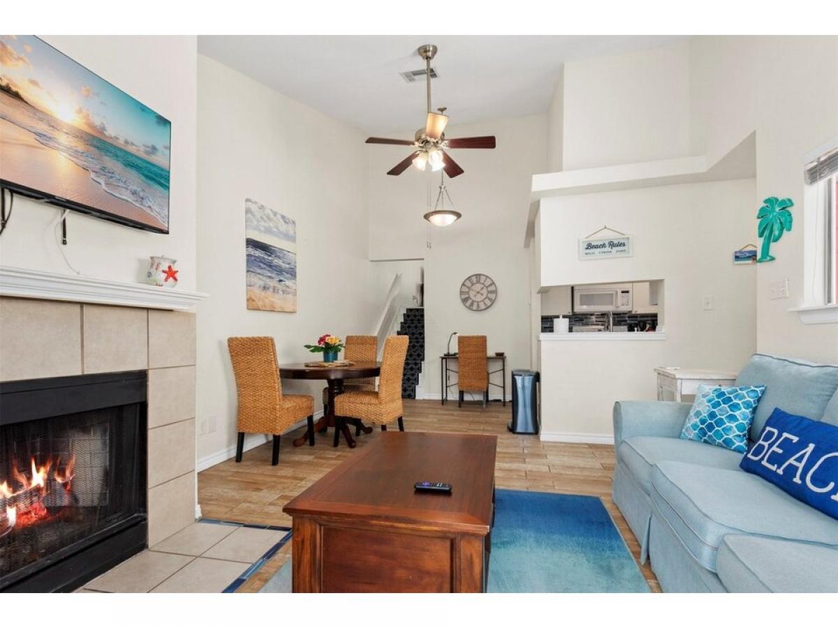 Picture of Home For Sale in Galveston, Texas, United States