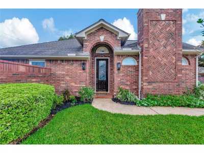 Home For Sale in Friendswood, Texas