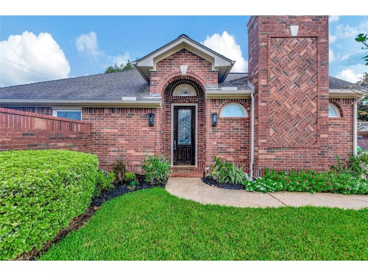 Picture of Home For Sale in Friendswood, Texas, United States