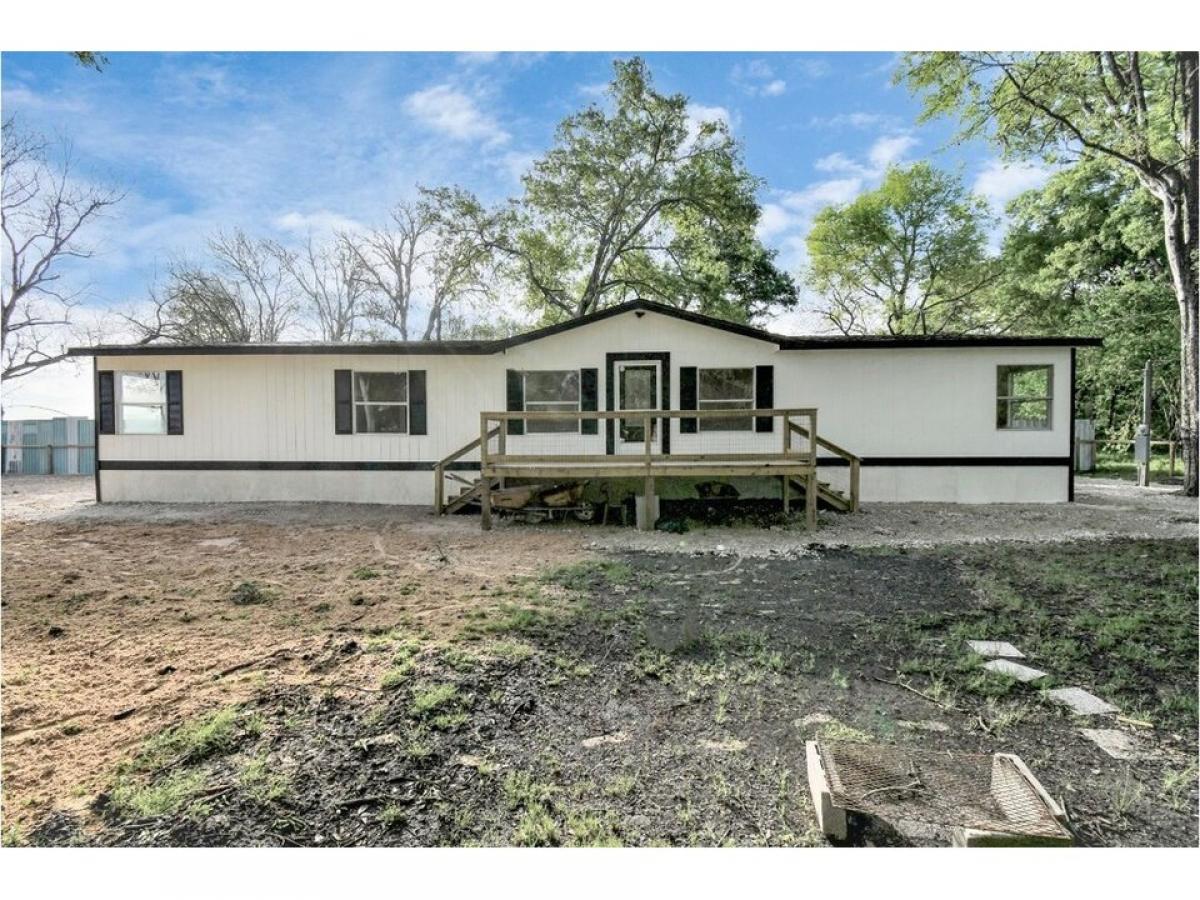 Picture of Home For Sale in Guy, Texas, United States