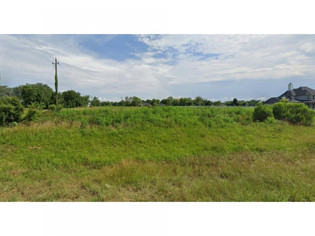 Picture of Residential Land For Sale in Angleton, Texas, United States