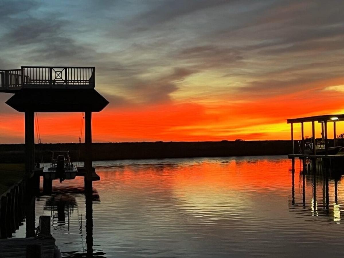 Picture of Home For Sale in Bayou Vista, Texas, United States