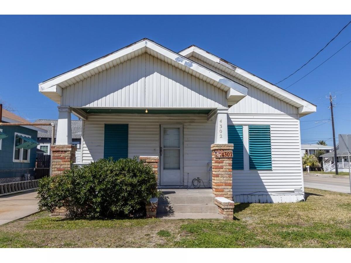 Picture of Home For Sale in Galveston, Texas, United States