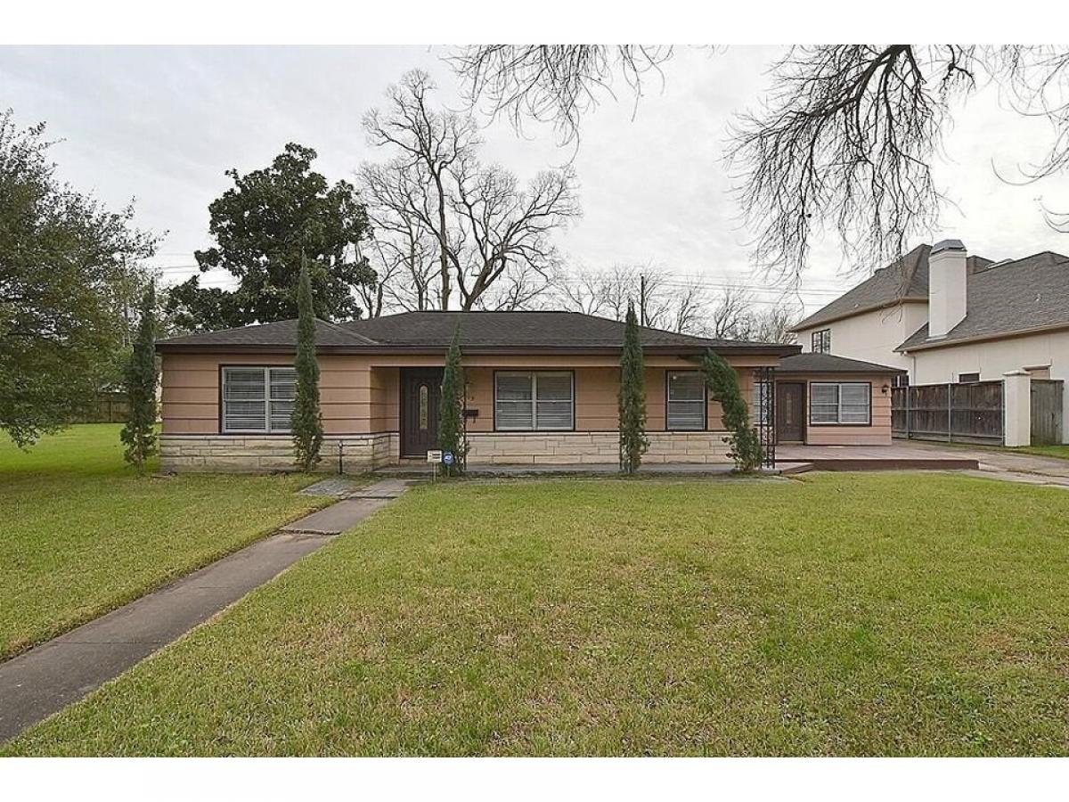 Picture of Home For Sale in Bellaire, Texas, United States