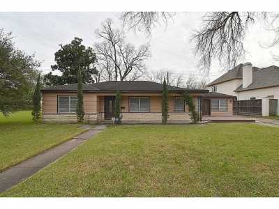 Home For Sale in Bellaire, Texas