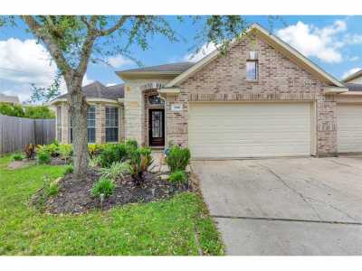 Home For Sale in Dickinson, Texas