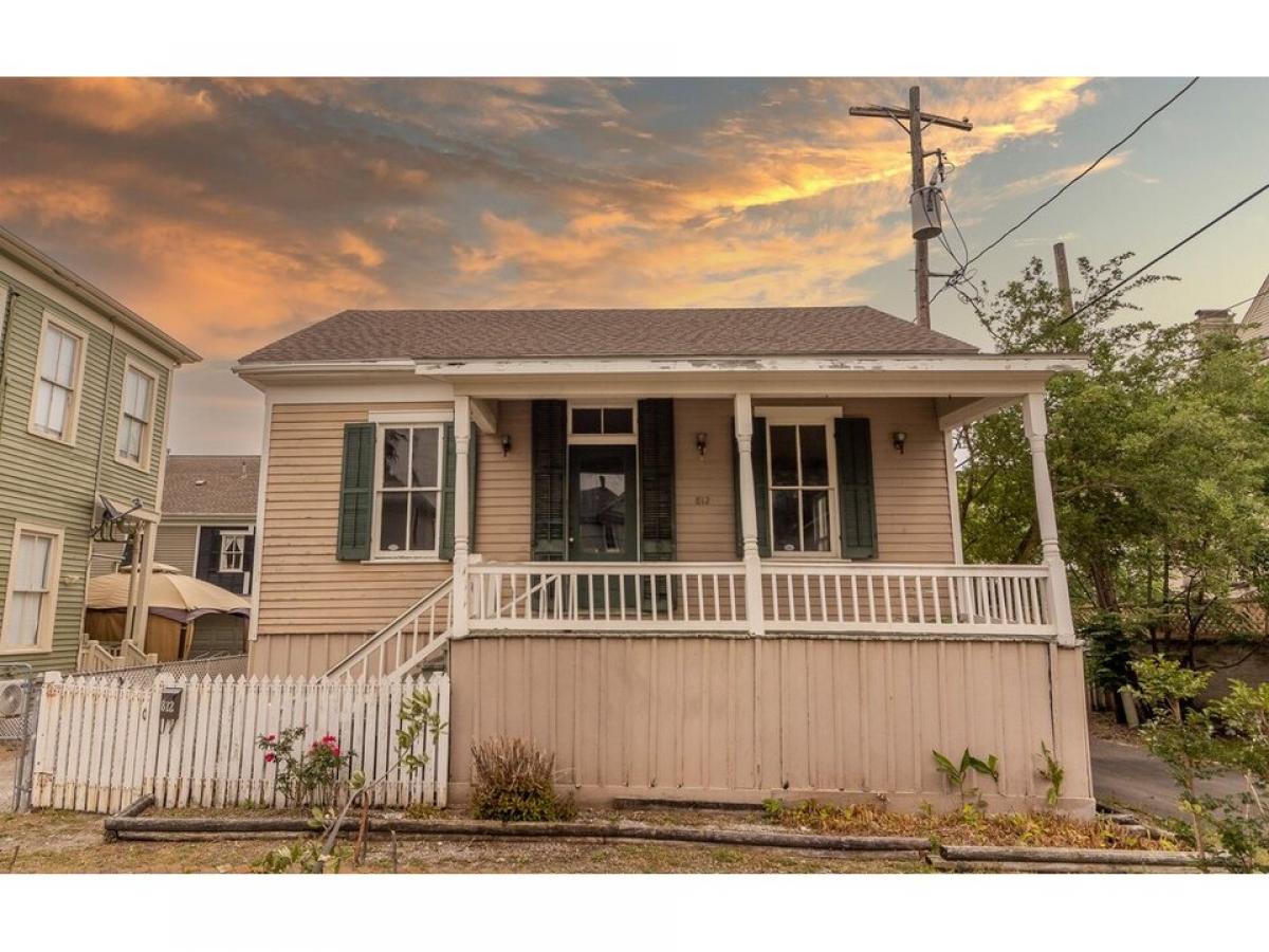 Picture of Home For Sale in Galveston, Texas, United States