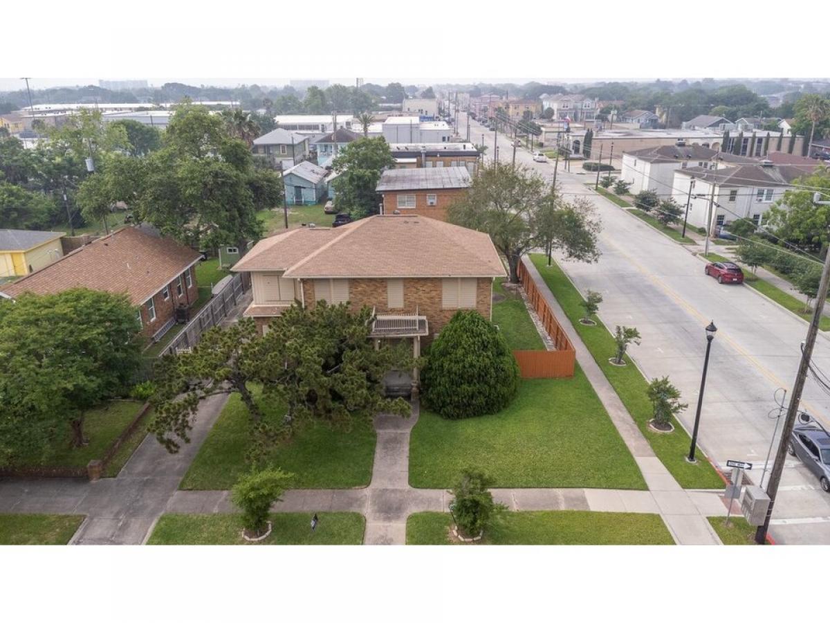 Picture of Home For Sale in Galveston, Texas, United States