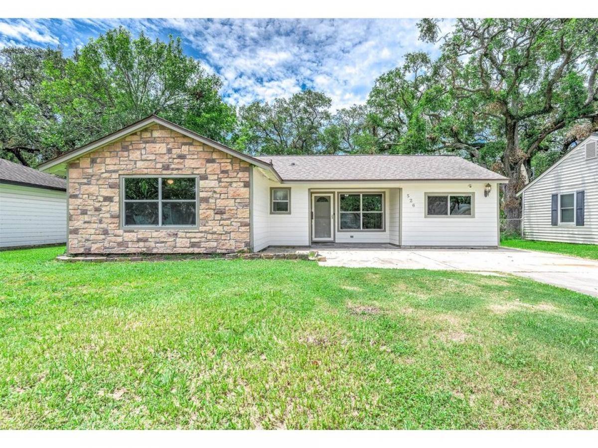 Picture of Home For Sale in Lake Jackson, Texas, United States