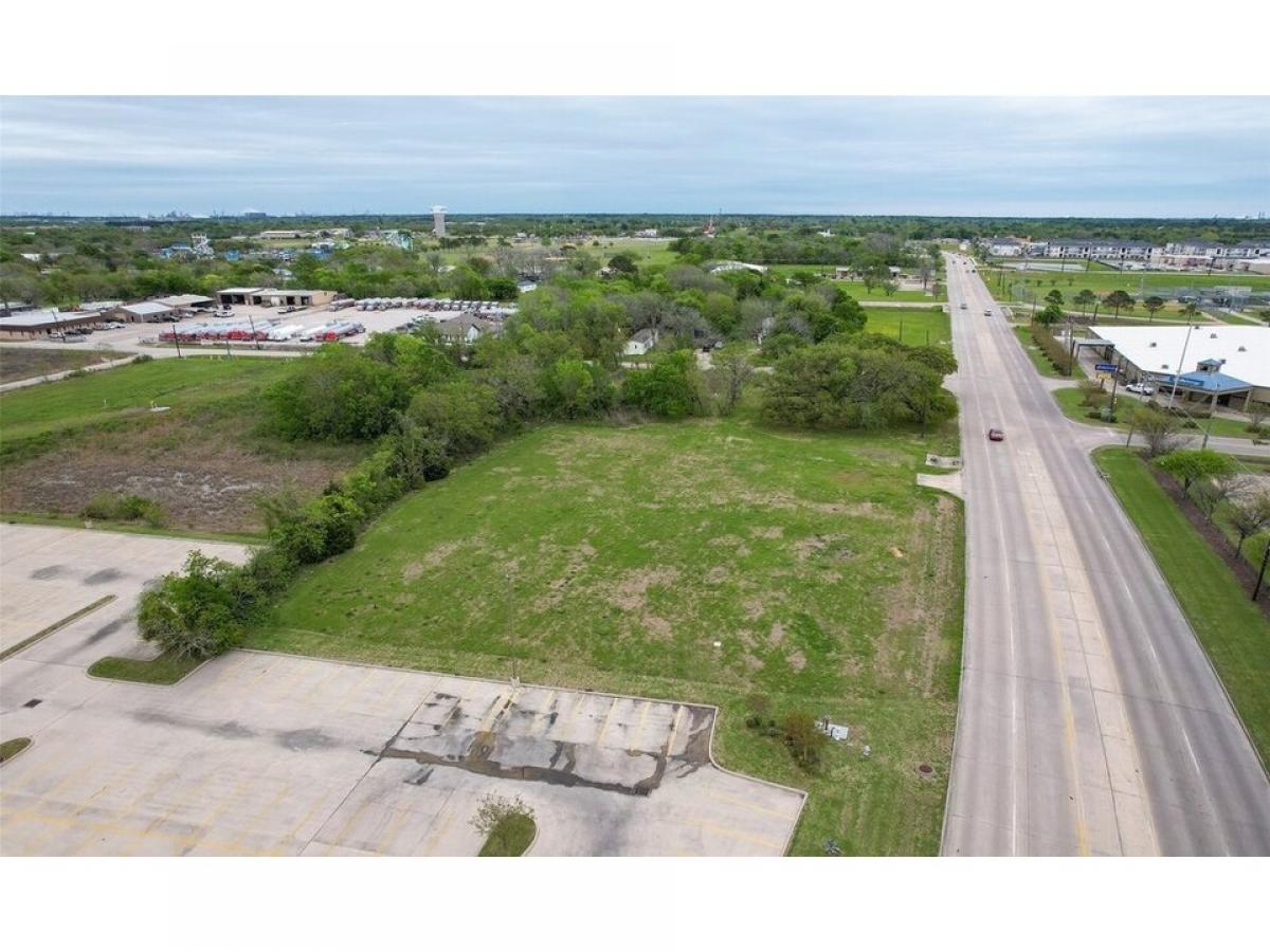 Picture of Residential Land For Sale in Baytown, Texas, United States