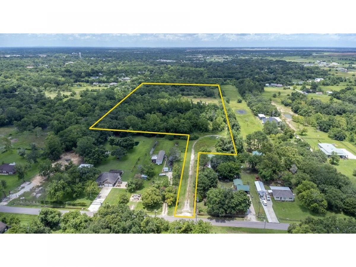 Picture of Residential Land For Sale in Santa Fe, Texas, United States